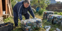 Пластиковые бутылки везу не на свалку, а на фазенду: плавлю и мастерю из брикетов добротную конструкцию на года - лайфхак и советы - Progorod33.Ru