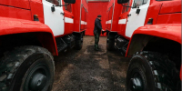 Десять пожарных тушили гараж на Глухарской улице в Петербурге - Online47.Ru