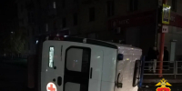 В Кузбассе автомобиль скорой помощи перевернулся в ДТП на перекрестке - Prokopievsk.ru