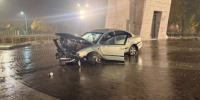 Под Петербургом пьяный на Volkswagen пролетел сквозь триумфальную арку - видео - 47 новостей