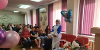 В Приамурье священнослужители и волонтёры Общества милосердия поздравили будущих мам - Благовещенская епархия