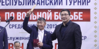 Леонид Спиридонов вручил Василию Гоголеву звание «Почётный работник физической культуры и спорта Якутии» - SportYakutia.Ru