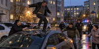 Улан-удэнец прыгал на крыше чужого автомобиля и попал на 200 тысяч рублей - Infpol.Ru