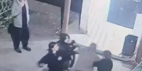 В Нижнем Тагиле банда агрессивных подростков напала на мужчину у собственного подъезда (ВИДЕО) - Между Строк