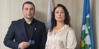 Мэру Мамско-Чуйского района Алексею Ушакову вручили партийный билет «Единой России» - Единая Россия