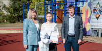 Ольга Казакова помогла обустроить площадку в Петровском округе - Единая Россия