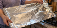Куда класть фольгу — блестящей или матовой стороной к продукту? Расскажите маме и сами запомните - Pro Город Ухта