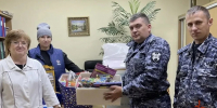 В Новосибирске сотрудники Росгвардии собрали «Коробку храбрости» для маленьких пациентов больницы - Росгвардия