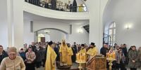 В строящемся храме в Великих Луках прошла первая Литургия - Псковская правда
