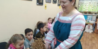 12 октября в Окуловском краеведческом музее им. Н.Н. Миклухо-Маклая прошла познавательно-игровая программа «Как рубашка в поле выросла». - Комитет культуры и туризма