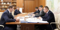 Виталий Хоценко и Ирек Файзуллин обсудили развитие жилищного строительства в Омской области - 12 канал