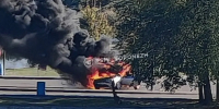 Полыхающую на дамбе легковушку сняли на видео воронежцы - TV-Gubernia.Ru