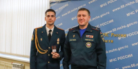 Поздравление юбиляра и вручение очередного  специального звания - МЧС Псковской области