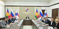 Мэр Сочи обсудил оснащение филиала гимназии №8 и старт налоговой кампании - Sochi24.tv