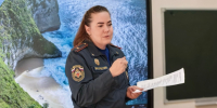 Огнетушитель, извещатель и самоспасатель: будущим педагогам Мурманска рассказали, как вести себя при пожаре - Вечерний Мурманск