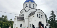 Участники поездки осматривают храм «Всецарица». - Газета Авангард