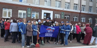 В городе Октябрьский на территории музыкального колледжа состоялся осенний субботник - Единая Россия