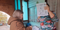 Мобильная социальная служба посетила поселок Курорт "Озеро Медвежье", Петуховского муниципального округа. - Центр соцобслуживания населения