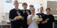 Подростки из «Стрижа» освоили кулинарное ремесло: завершилась программа профессионального погружения - Минсоцзащиты Алтайского края