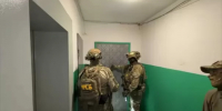 В Омске бизнесмена выбросили из движущейся машины после дерзкой кражи 8 миллионов рублей - Om1.Ru