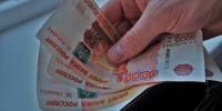 Деньги в руках Ольга Брютова, ИА UssurMedia - KrasnoyarskMedia