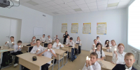 💥 Светлячки на рюкзаках: в Выксе дети вместе с ГИБДД зажгли безопасность в рамках месячника «Засветись» - Выкса.РФ
