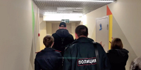 Облава на расквартированный бордель в комплексе апартаментов "Артек" в Екатеринбурге(2026)|Фото: скриншот с видео Дмитрия Чукреева - Накануне.Ru