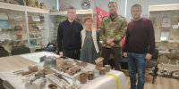 Живая память войны: уникальные артефакты переданы в музей истории путешествий ДДЮТ «Петергоф» - Петродворцовый район