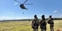 В Кабардино-Балкарии спецназовцы Северо-Кавказского округа Росгвардии совершили беспарашютное десантирование   - Росгвардия