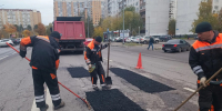По поручению главы города в Королёве продолжаются ежедневные работы по устранению повреждений асфальтового покрытия - Администрация г. Королёв