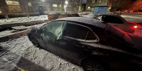 В Новосибирской области двое молодых людей разгромили Toyota Camry знакомого топором и ножом - Сиб.фм