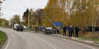 У Полесья Mazda протаранила опору ЛЭП - РИА 57