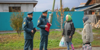 В Кургане прошел рейд по жилому сектору микрорайона Вороновка - сотрудники МЧС России напомнили жителям о безопасном тепле - МЧС