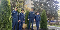 Сотрудники МЧС Ставрополья высадили туи в честь векового юбилея государственного пожарного надзора - МЧС Ставропольского края