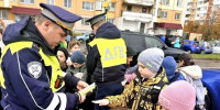 В рамках социального раунда «Засветись» Подмосковье автоинспекторы  помогают учащимся прокладывать безопасные маршруты в школу - Городской округ Красногорск