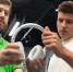 Челябинцы отказываются от проводных наушников - ChelIndustry.Ru