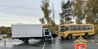 Автобус с 12 детьми в салоне столкнулся с грузовиком в подмосковном Пушкино - Комсомольская Правда