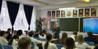 В 10-й школе прошла необычная 15-минутка: заместитель мэра Виктория Хопатько рассказала, как правильно вести себя в сети - Администрация г. Благовещенск