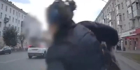 В Красноярске автоледи при повороте направо сбила на "зебре" школьницу в наушниках - ИА Запад24