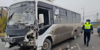 8 человек пострадали при столкновении автобуса с фурой под Берёзовским - ОТВ