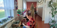 Волонтёры и участницы "Женского движения Единой России" поселка Сазоново сплели 280-ую сеть для участников СВО - Комсомольская правда
