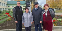 В честь тех, кто учил и учит, воспитывал и воспитывает, установили на территории второй школы  арт-объект  « Мудрый наставник». - Администрация Родинского района