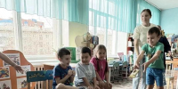«Ромашки» из детского сада №28 начали играть по-новому: в группе появились адаптивные игры! - Комитет образования г. Чита