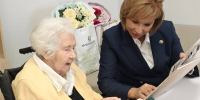 Сто лет стойкости: Эльмира Зарипова навестила Лидию Удовенко в «Доме Заботы» - ИА Татар-информ