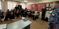 В отделе вневедомственной охраны Росгвардии состоялся День открытых дверей для юных ужурских полицейских - Росгвардия