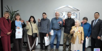 В Якутске семи семьям из бывшего общежития ТЮЗа вручили ключи от новых квартир - ГТРК Саха