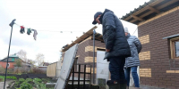 В завокзальной части Заводского района идёт прочистка засыпанного кювета – часть жителей отмечает, что вода из подполий уходит - Администрация города