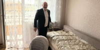 Александр Календр передал матери участника СВО противопролежневый матрас - Городская Дума