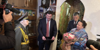 Поздравление юбиляра, инвалида Великой Отечественной войны Федина Александра Васильевича - Управление социальной политики №21