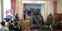 Студенты познакомились с буднями спецназа и кинологической службы Росгвардии в Воронежской области - Росгвардия